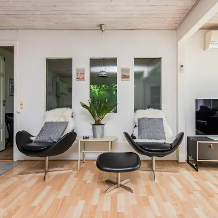 Family Fun With Indoor Pool - By Traum * Oster Vrogum